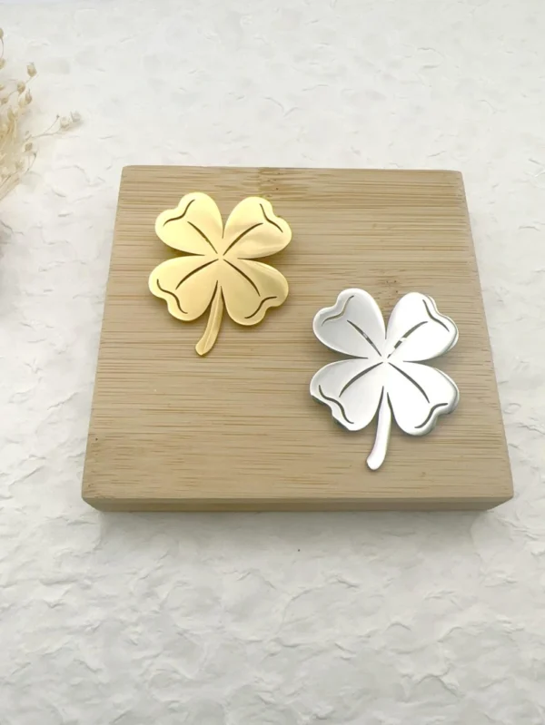 Broche trèfles